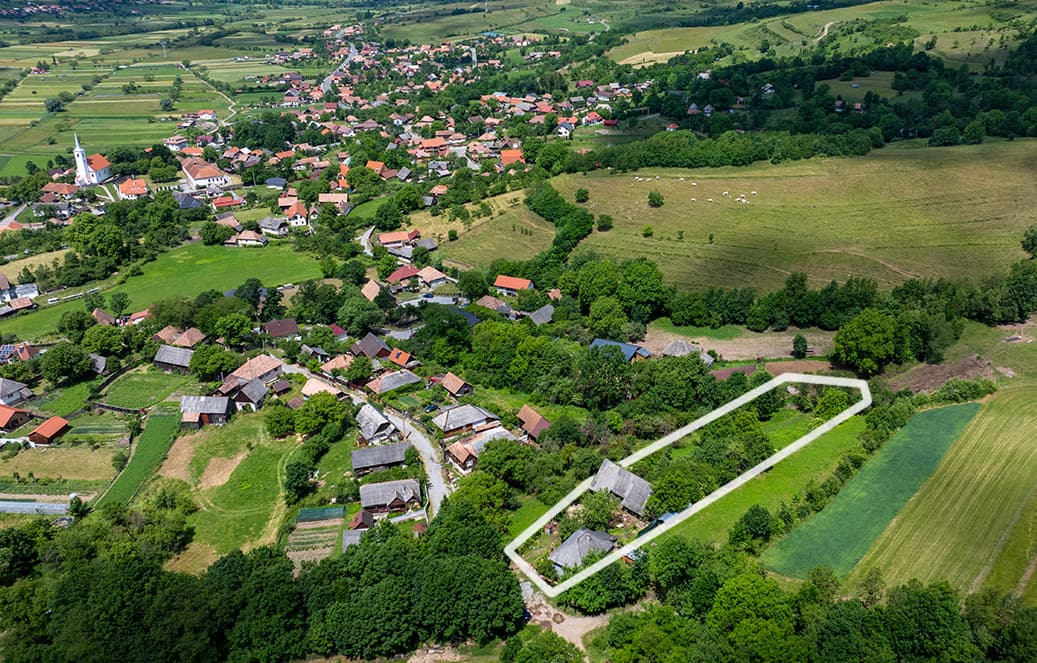 Ingatlan (telek + ház)