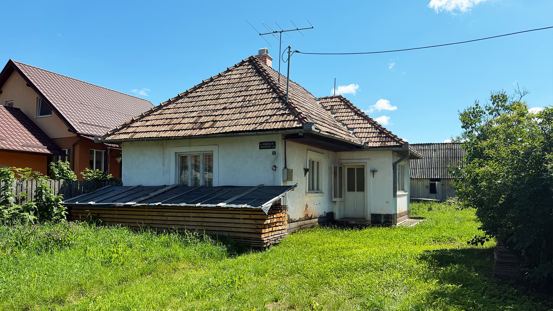 Ingatlan (telek + ház)
